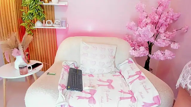 Snapshot of MrsFoucher chatting on July 6, 10:12 pm MrsFoucher online show from July 6, 10:12 pm