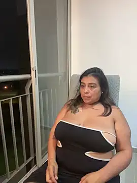 Snapshot of MrsFoucher chatting on March 6, 1:05 am MrsFoucher online show from March 6, 1:05 am