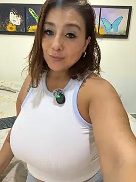 Snapshot of MrsFoucher chatting on October 22, 8:08 pm MrsFoucher online show from October 22, 8:08 pm