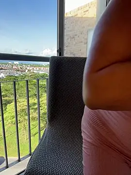 Snapshot of MrsFoucher chatting on November 2, 8:58 pm MrsFoucher online show from November 2, 8:58 pm