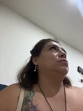 Snapshot of MrsFoucher chatting on November 1, 2:40 am MrsFoucher online show from November 1, 2:40 am