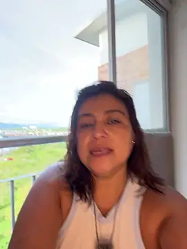 Snapshot of MrsFoucher chatting on November 10, 9:42 pm MrsFoucher online show from November 10, 9:42 pm