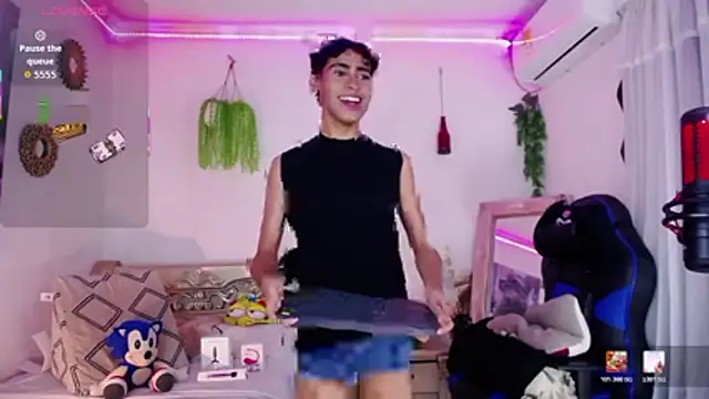 huge armound online show from April 2, 2:52 am