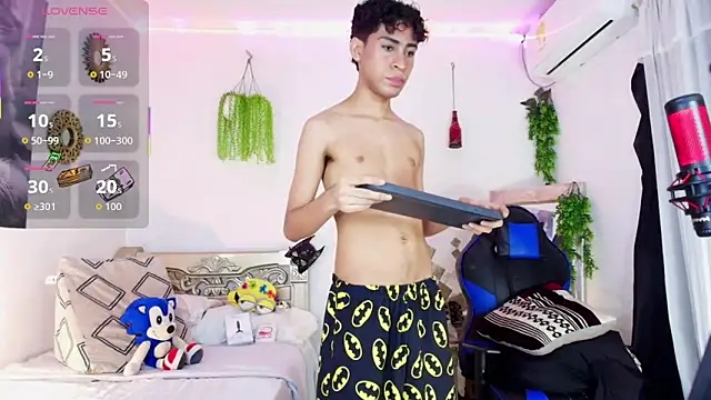 huge armound online show from March 25, 10:52 pm