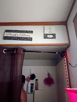 sweetkitty111 online show from October 24, 5:45 pm