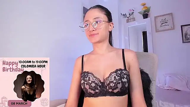 Snapshot of _Caroliinee_ chatting on March 7, 7:16 pm Caroliinee online show from March 7, 7:16 pm