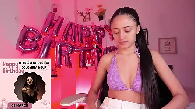 Snapshot of _Caroliinee_ chatting on March 8, 3:02 pm Caroliinee online show from March 8, 3:02 pm