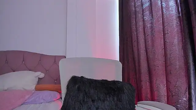 Snapshot of _Caroliinee_ chatting on November 21, 4:06 pm Caroliinee online show from November 21, 4:06 pm