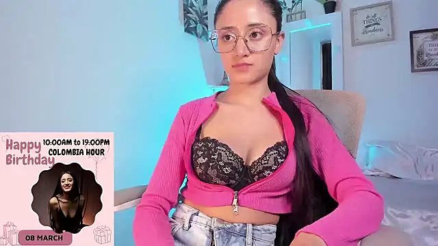 Snapshot of _Caroliinee_ chatting on March 7, 10:21 pm Caroliinee online show from March 7, 10:21 pm