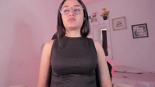 Snapshot of _Caroliinee_ chatting on September 9, 4:49 pm Caroliinee online show from September 9, 4:49 pm