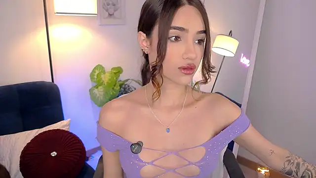 AllieEvans online show from April 8, 10:11 pm