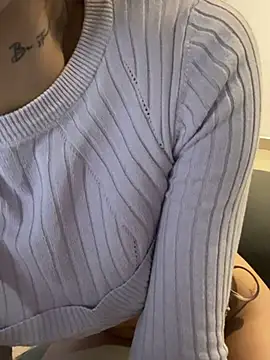 Snapshot of AllieEvans chatting on March 2, 11:17 pm AllieEvans online show from March 2, 11:17 pm