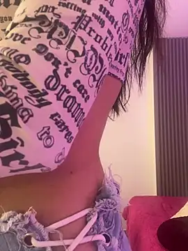 Snapshot of AllieEvans chatting on December 28, 12:47 am AllieEvans online show from December 28, 12:47 am