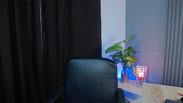 Snapshot of AllieEvans chatting on February 22, 9:26 pm AllieEvans online show from February 22, 9:26 pm