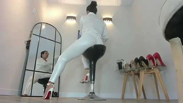 solsmithxx online show from March 4, 7:32 pm