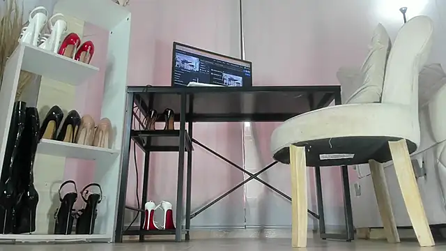 solsmithxx online show from December 2, 7:48 pm