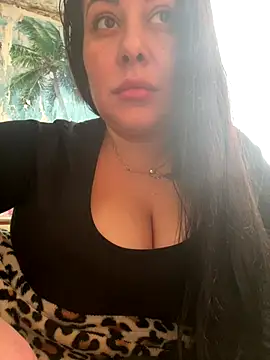 Snapshot of DaisyStreet chatting on December 19, 8:06 am DaisyStreet online show from December 19, 8:06 am