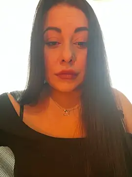 Snapshot of DaisyStreet chatting on February 24, 9:43 am DaisyStreet online show from February 24, 9:43 am