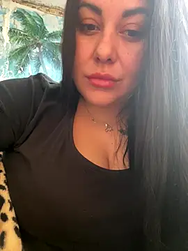 Snapshot of DaisyStreet chatting on November 17, 9:02 am DaisyStreet online show from November 17, 9:02 am