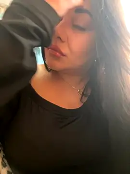 Snapshot of DaisyStreet chatting on November 18, 11:35 am DaisyStreet online show from November 18, 11:35 am