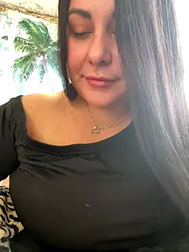 Snapshot of DaisyStreet chatting on November 22, 11:09 am DaisyStreet online show from November 22, 11:09 am