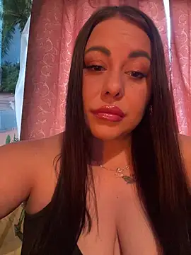 Snapshot of DaisyStreet chatting on July 14, 10:54 am DaisyStreet online show from July 14, 10:54 am