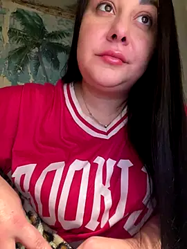 Snapshot of DaisyStreet chatting on December 17, 3:39 pm DaisyStreet online show from December 17, 3:39 pm