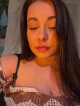 DaisyStreet online show from April 15, 7:58 pm