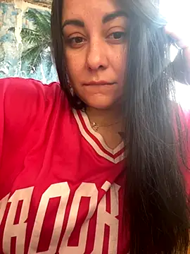 Snapshot of DaisyStreet chatting on November 14, 10:52 am DaisyStreet online show from November 14, 10:52 am