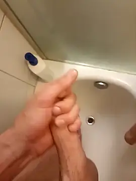 Snapshot of victortt chatting on October 10, 6:09 pm victortt online show from October 10, 6:09 pm