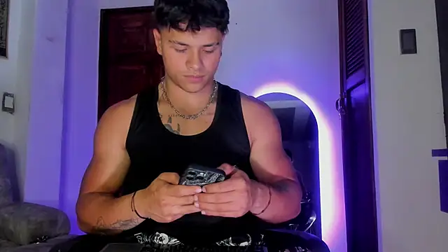 Dominic Biker   online show from June 26, 4:07 am
