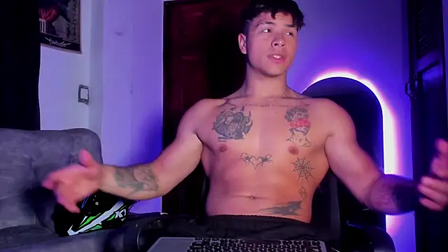 Dominic Biker   online show from May 15, 4:10 am