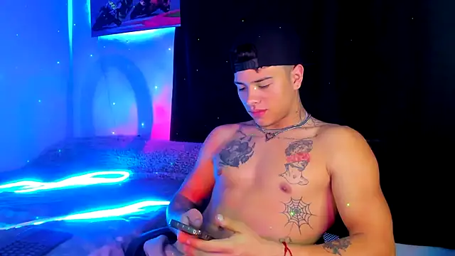 Dominic Biker   online show from December 4, 3:42 am