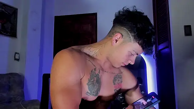 Dominic Biker   online show from May 18, 2:33 am