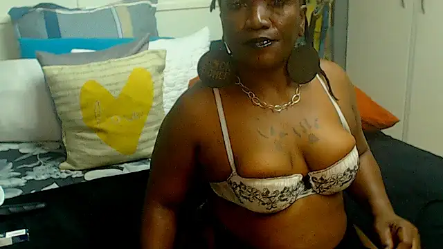Snapshot of Brunettedevon33 chatting on June 14, 6:58 am Brunettedevon33 online show from June 14, 6:58 am