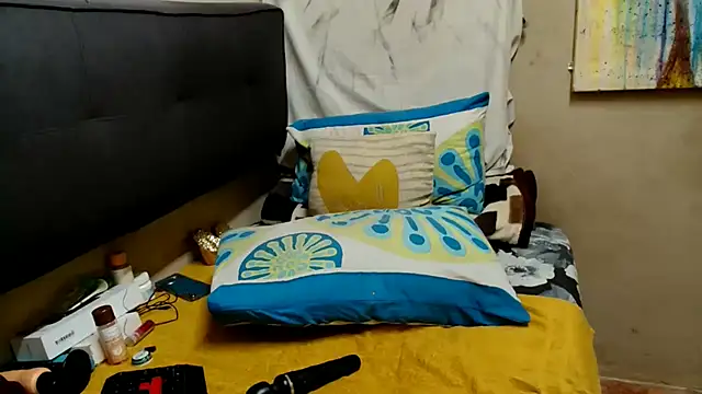 Snapshot of Brunettedevon33 chatting on September 18, 9:12 am Brunettedevon33 online show from September 18, 9:12 am