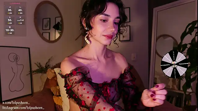 Snapshot of JulietteDee chatting on February 7, 10:30 pm JulietteDee online show from February 7, 10:30 pm