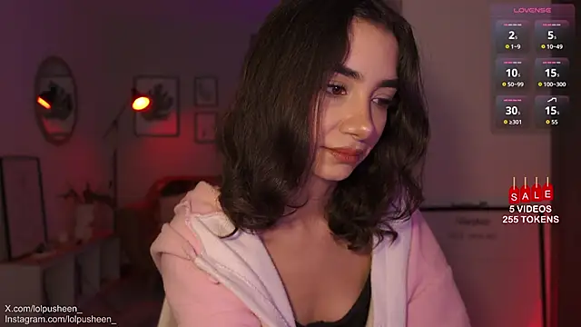 Snapshot of JulietteDee chatting on October 9, 9:59 pm JulietteDee online show from October 9, 9:59 pm