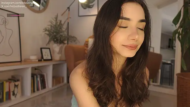 JulietteDee online show from April 14, 9:09 pm