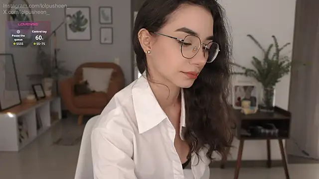 JulietteDee online show from June 12, 9:45 pm