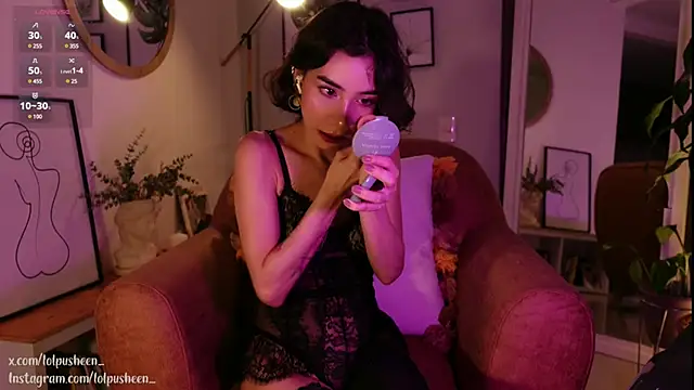 Snapshot of JulietteDee chatting on February 3, 12:36 am JulietteDee online show from February 3, 12:36 am