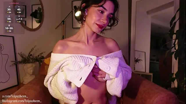 Snapshot of JulietteDee chatting on February 10, 10:19 pm JulietteDee online show from February 10, 10:19 pm