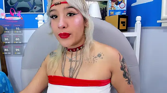 Snapshot of miss_danika chatting on March 19, 11:06 am miss danika online show from March 19, 11:06 am