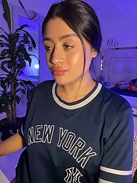 lucianaroy online show from March 2, 9:33 pm