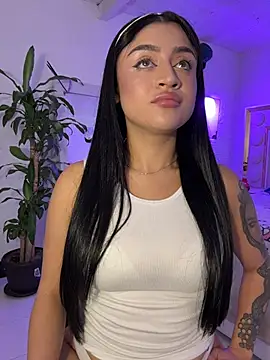 lucianaroy online show from December 3, 12:01 am