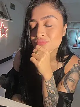 lucianaroy online show from February 7, 10:51 pm