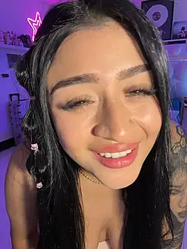 lucianaroy online show from May 19, 11:34 pm