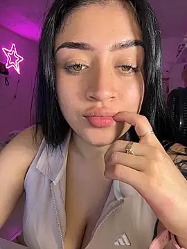 lucianaroy online show from April 19, 5:52 am