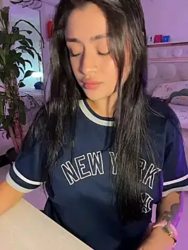 lucianaroy online show from March 15, 11:12 pm