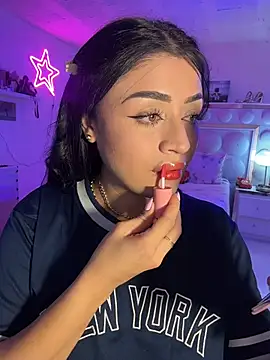 lucianaroy online show from May 7, 3:33 am
